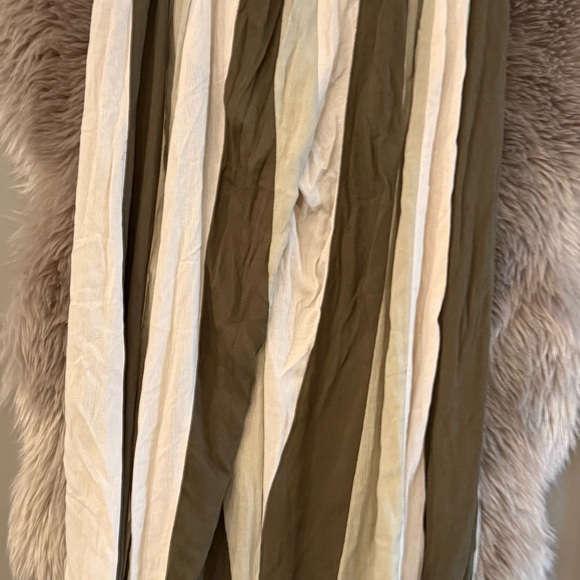 Elegant Olive and Cream Palazzo Pants - Picture 4 of 6